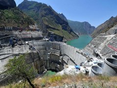 白鹤滩水电站百万千瓦机组转轮吊装成功