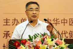 天津中医药大学校长张伯礼：“让学生在我的肩