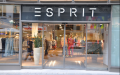 全面关店！千亿服装巨头倒下，1折甩卖库存！