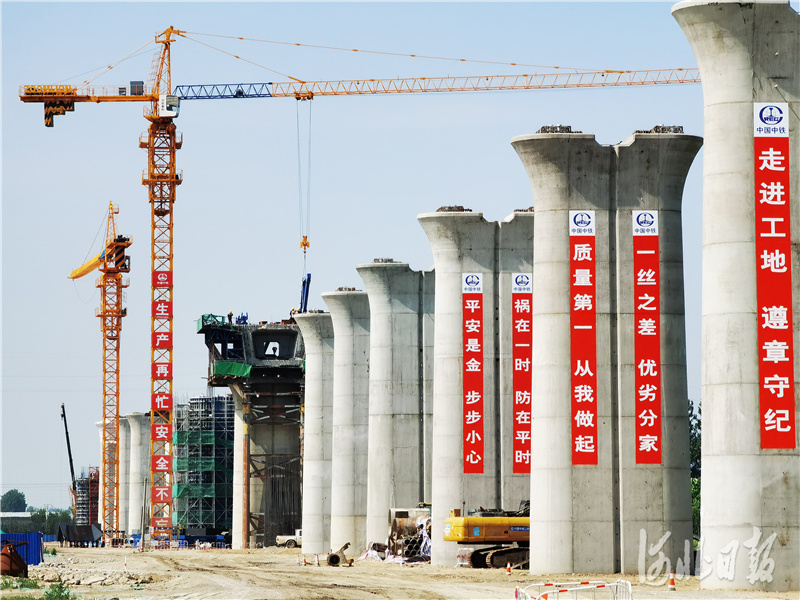 2020年6月10日，京唐城际铁路二标段第一联连续梁挂篮施工正式开始。河北日报记者 田明 摄