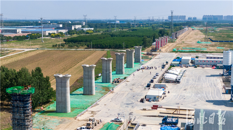 2020年6月10日，京唐城际铁路二标段第一联连续梁挂篮施工正式开始。河北日报记者 田明 摄