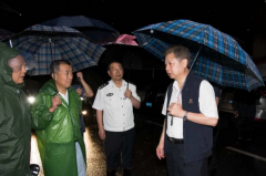<b>安徽白湖监狱东大圩开闸蓄洪，6.8万余亩耕地将</b>